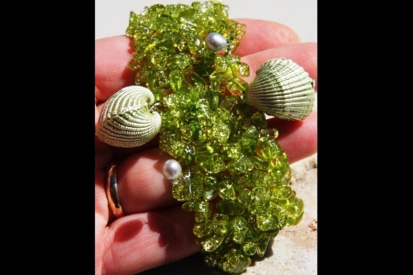 Green Quartz Crystal Bracelet with Silver Pearls and Pearlescent Shells