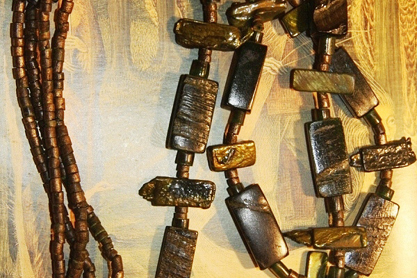 Dark Green Biwa Pearl Necklace with Golden Patina