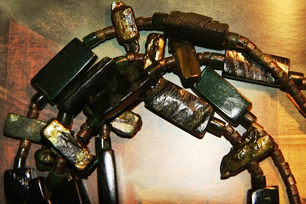 Dark Green Biwa Pearl Necklace with Golden Patina