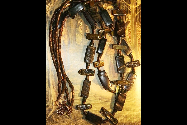 Dark Green Biwa Pearl Necklace with Golden Patina