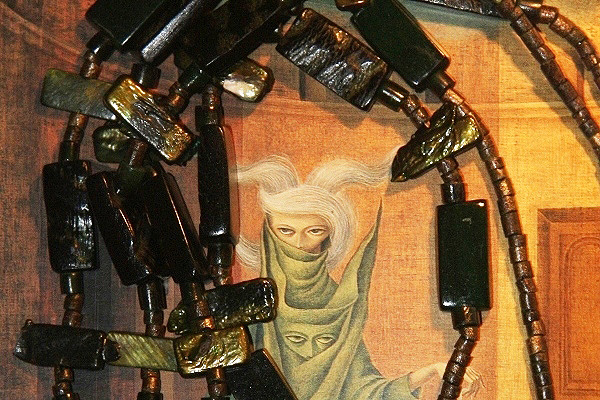 Dark Green Biwa Pearl Necklace with Golden Patina