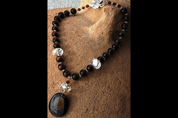 Dark Brown Agate and Cat`s Eye Gemstone Necklace