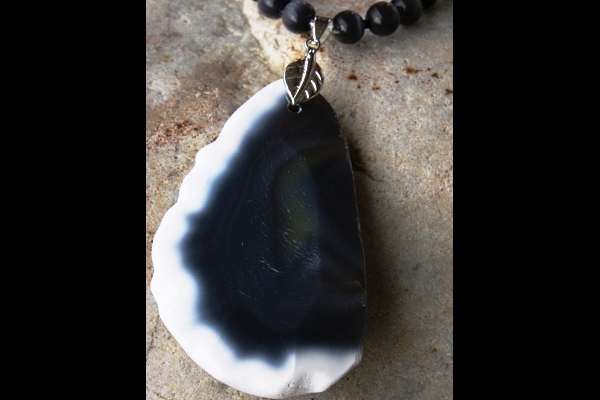 Faceted Gray and White Agate with Cat`s Eye Gemstone Necklace