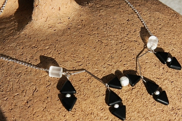 Unpredictable Geometry