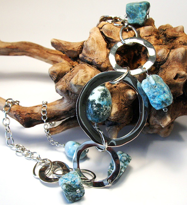 Contemporary Silver Circle Necklace